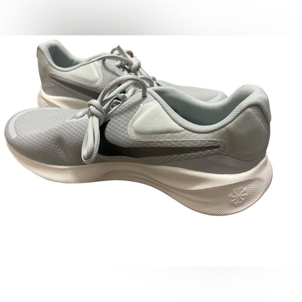 Nike Revolution 7 Wide Light Gray Sneakers - Picture 11 of 11